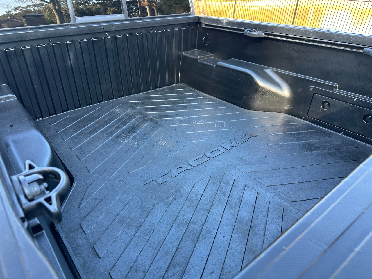 Toyota Tacoma 2WD SR5 Double Cab 5' Bed I4 AT (Natl) 2020