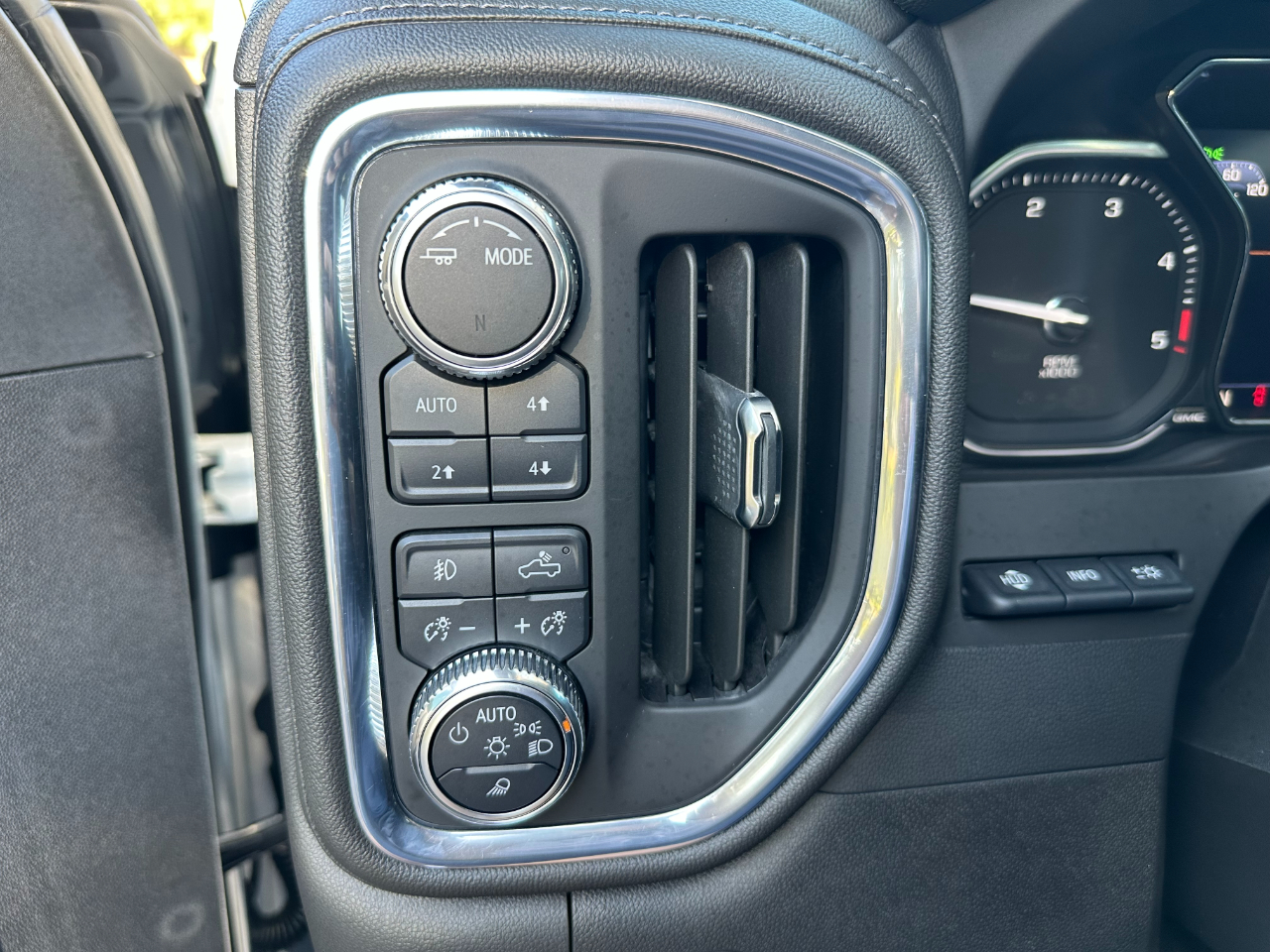 GMC Sierra 2500HD 4WD Crew Cab 159" Denali 2023