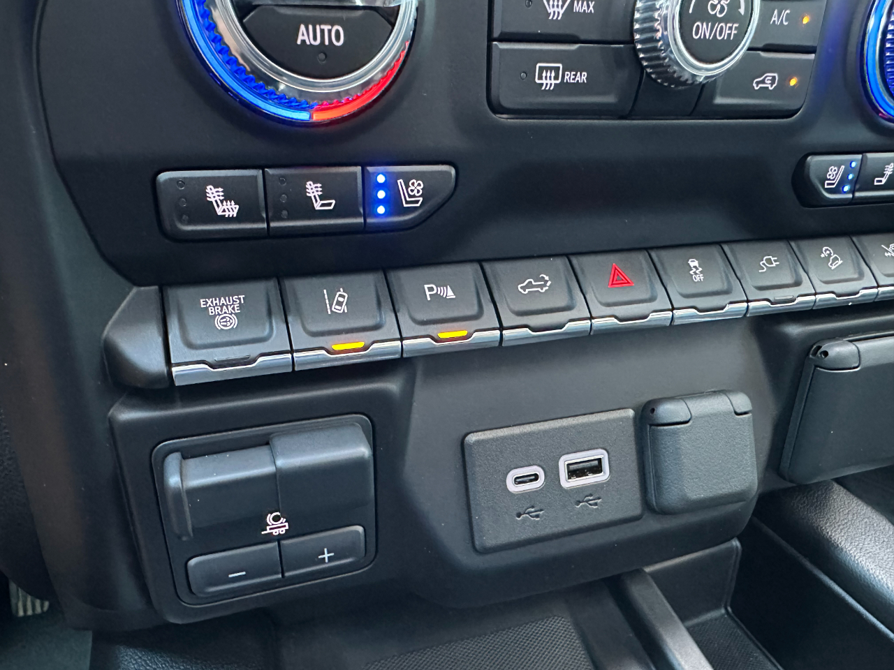 GMC Sierra 2500HD 4WD Crew Cab 159" Denali 2023