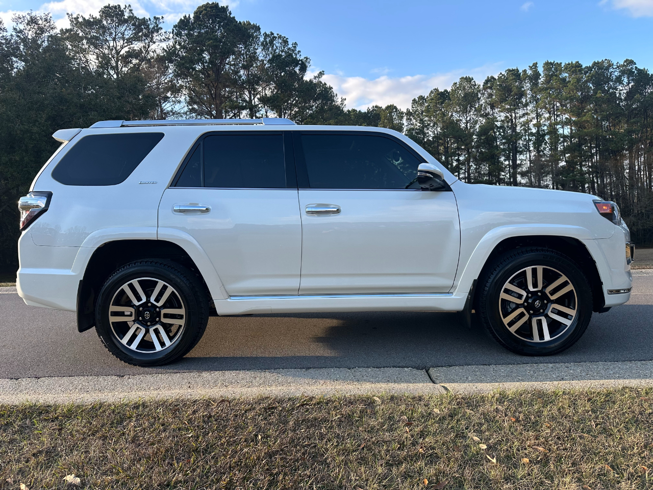 Toyota 4Runner Limited 4WD (Natl) 2023