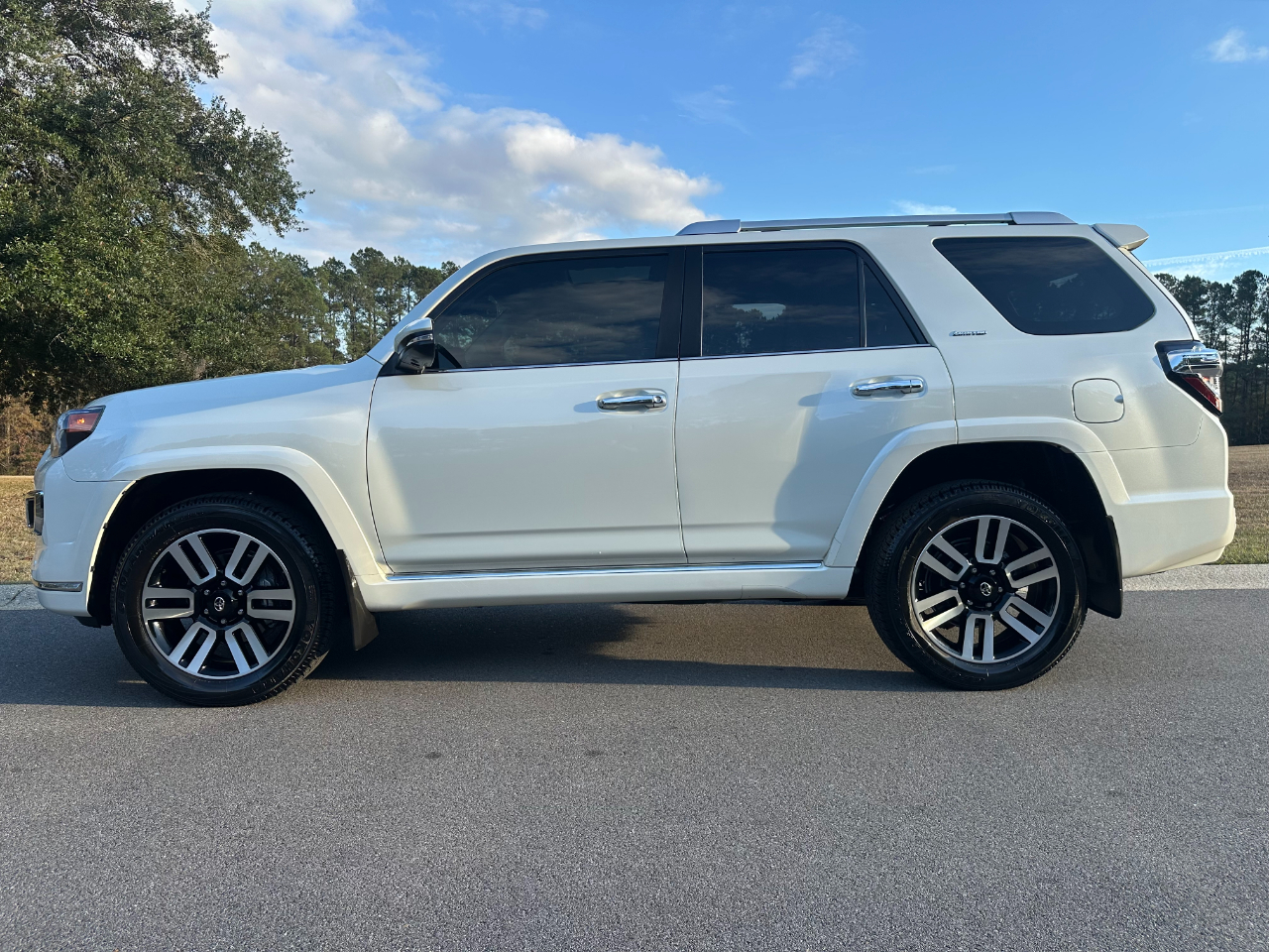 Toyota 4Runner Limited 4WD (Natl) 2023