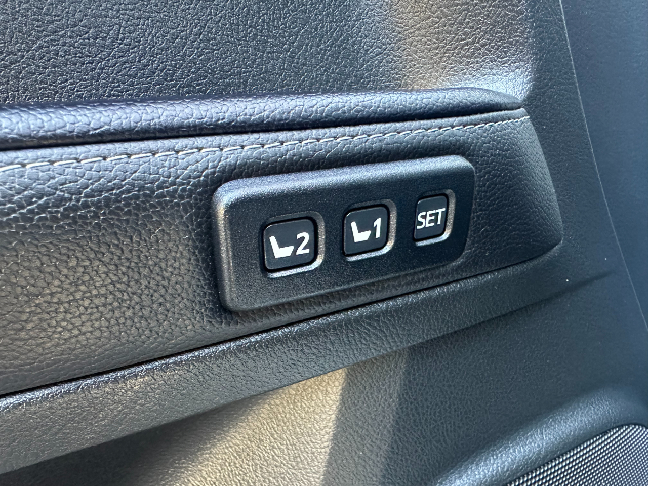 Toyota 4Runner Limited 4WD (Natl) 2023