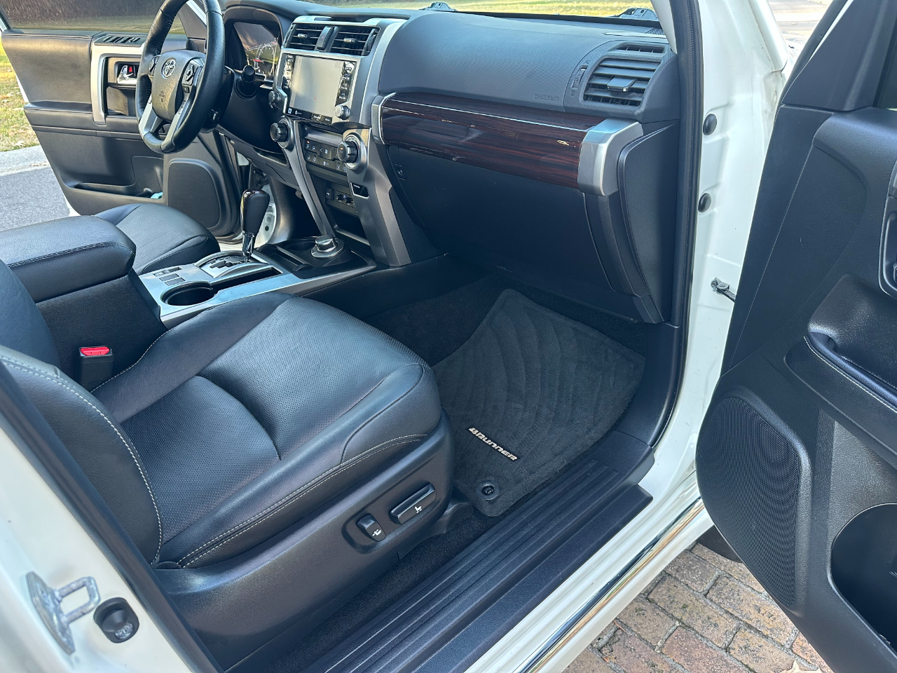 Toyota 4Runner Limited 4WD (Natl) 2023