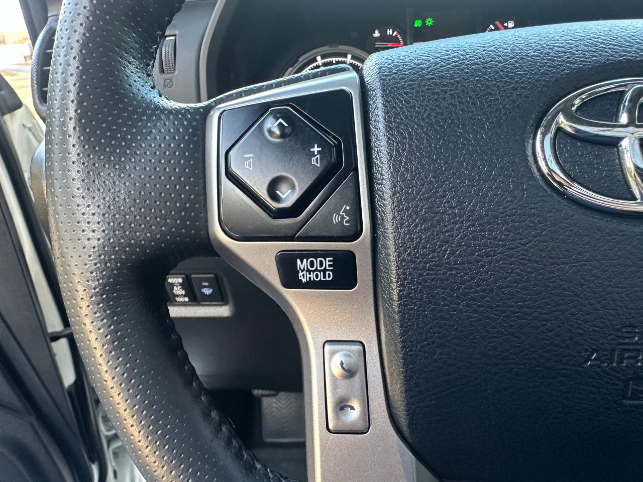 Toyota 4Runner Limited 4WD (Natl) 2023