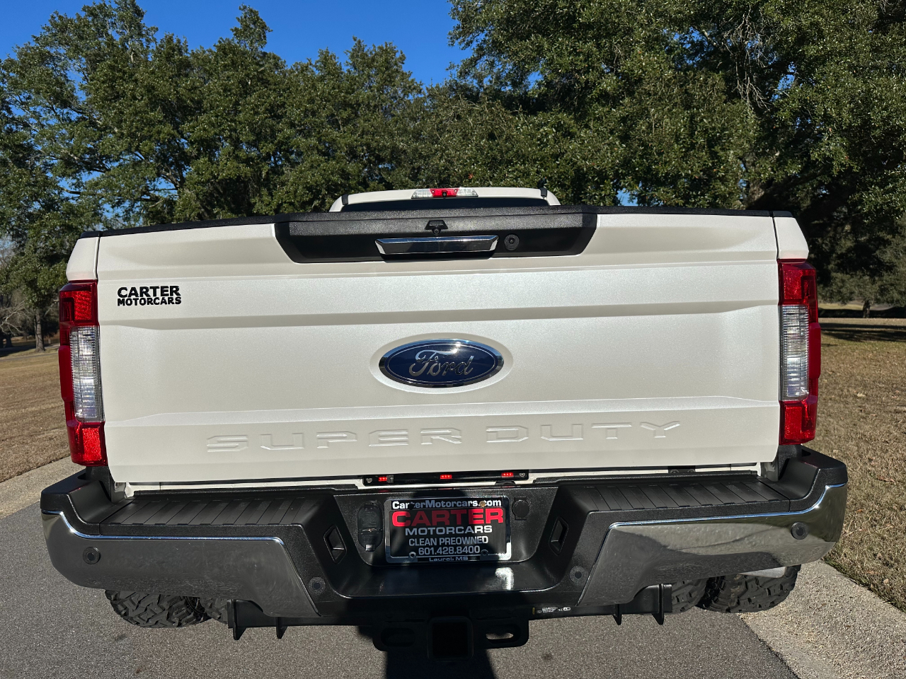 Ford Super Duty F-350 DRW Lariat 4WD Crew Cab 8' Box 2017