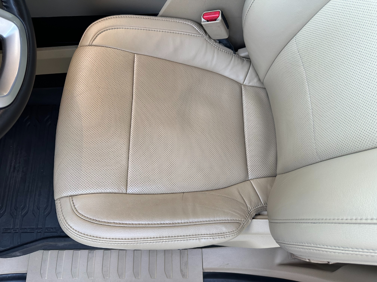 Ford Super Duty F-350 DRW Lariat 4WD Crew Cab 8' Box 2017