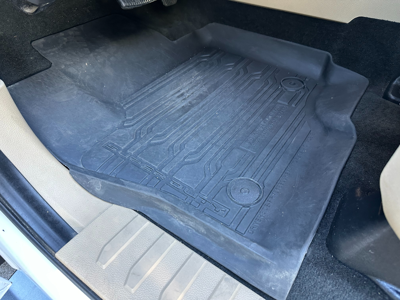 Ford Super Duty F-350 DRW Lariat 4WD Crew Cab 8' Box 2017