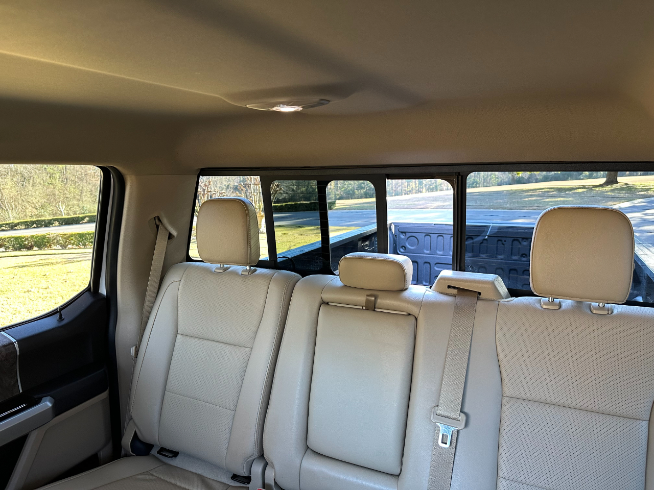 Ford Super Duty F-350 DRW Lariat 4WD Crew Cab 8' Box 2017