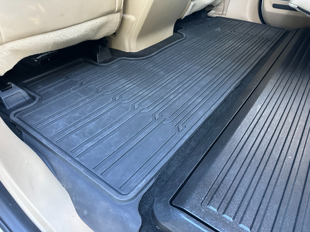 Ford Super Duty F-350 DRW Lariat 4WD Crew Cab 8' Box 2017