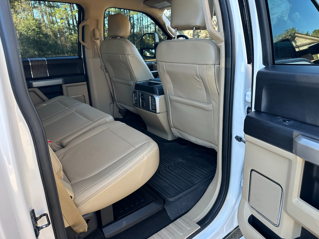 Ford Super Duty F-350 DRW Lariat 4WD Crew Cab 8' Box 2017