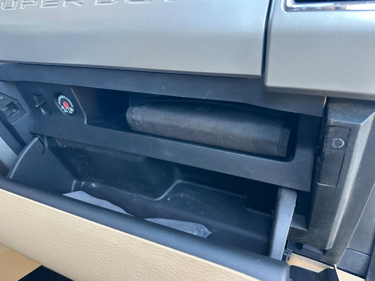 Ford Super Duty F-350 DRW Lariat 4WD Crew Cab 8' Box 2017