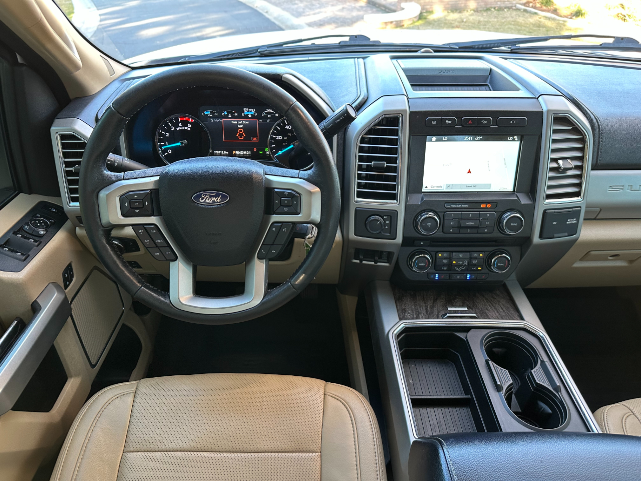 Ford Super Duty F-350 DRW Lariat 4WD Crew Cab 8' Box 2017