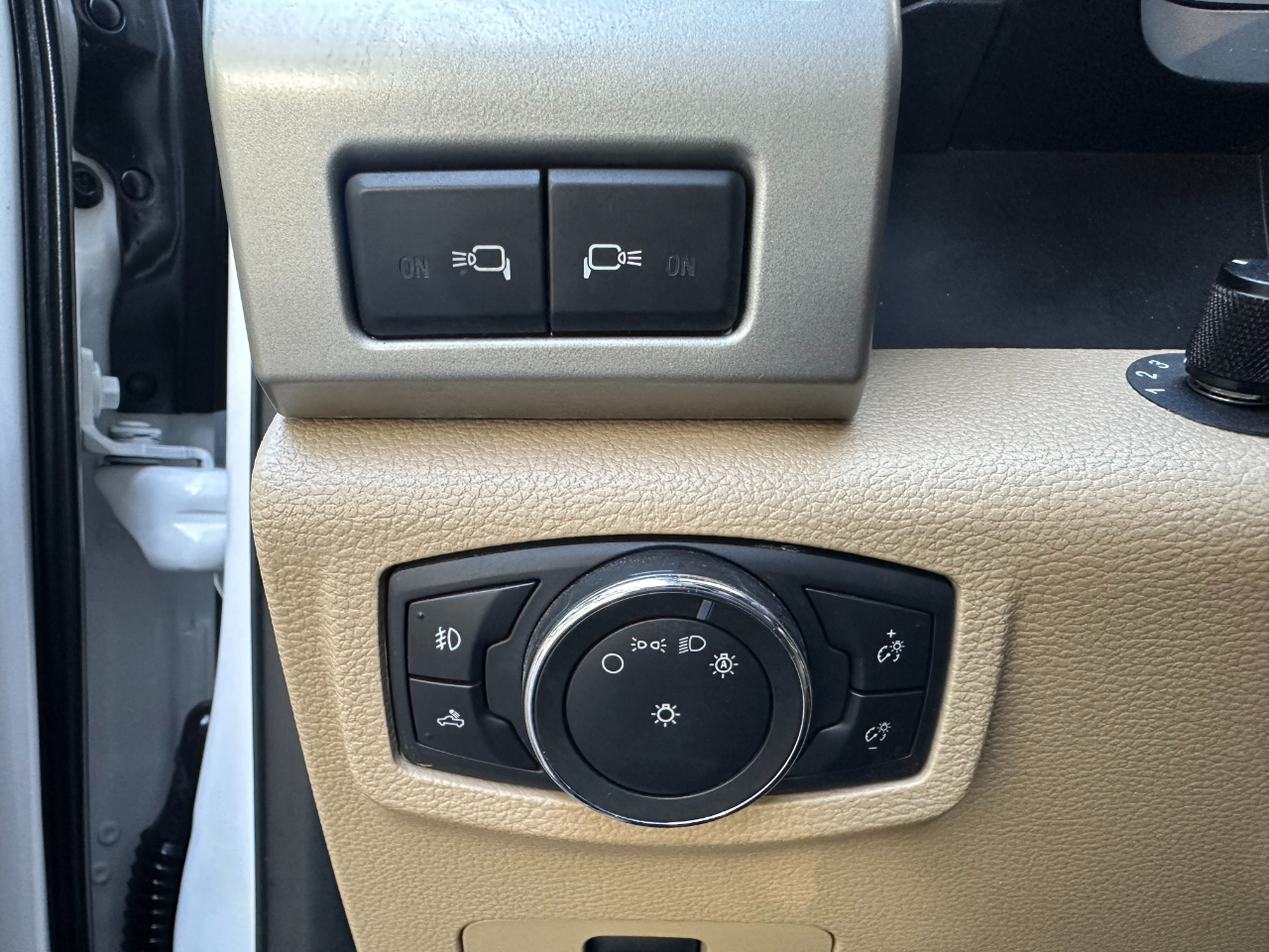 Ford Super Duty F-350 DRW Lariat 4WD Crew Cab 8' Box 2017