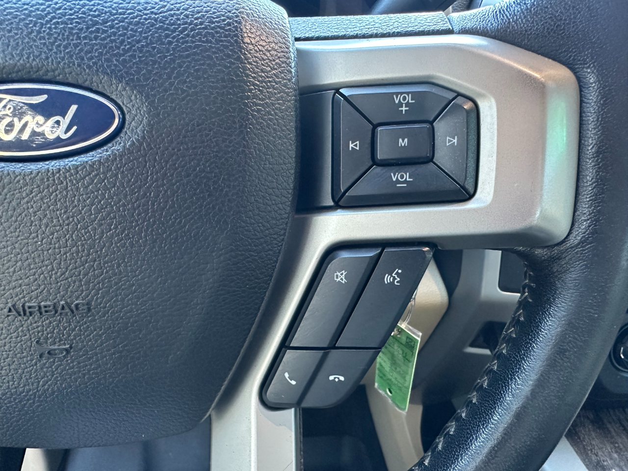 Ford Super Duty F-350 DRW Lariat 4WD Crew Cab 8' Box 2017