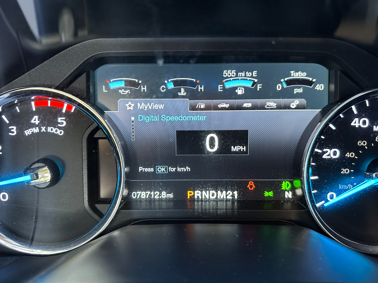 Ford Super Duty F-350 DRW Lariat 4WD Crew Cab 8' Box 2017