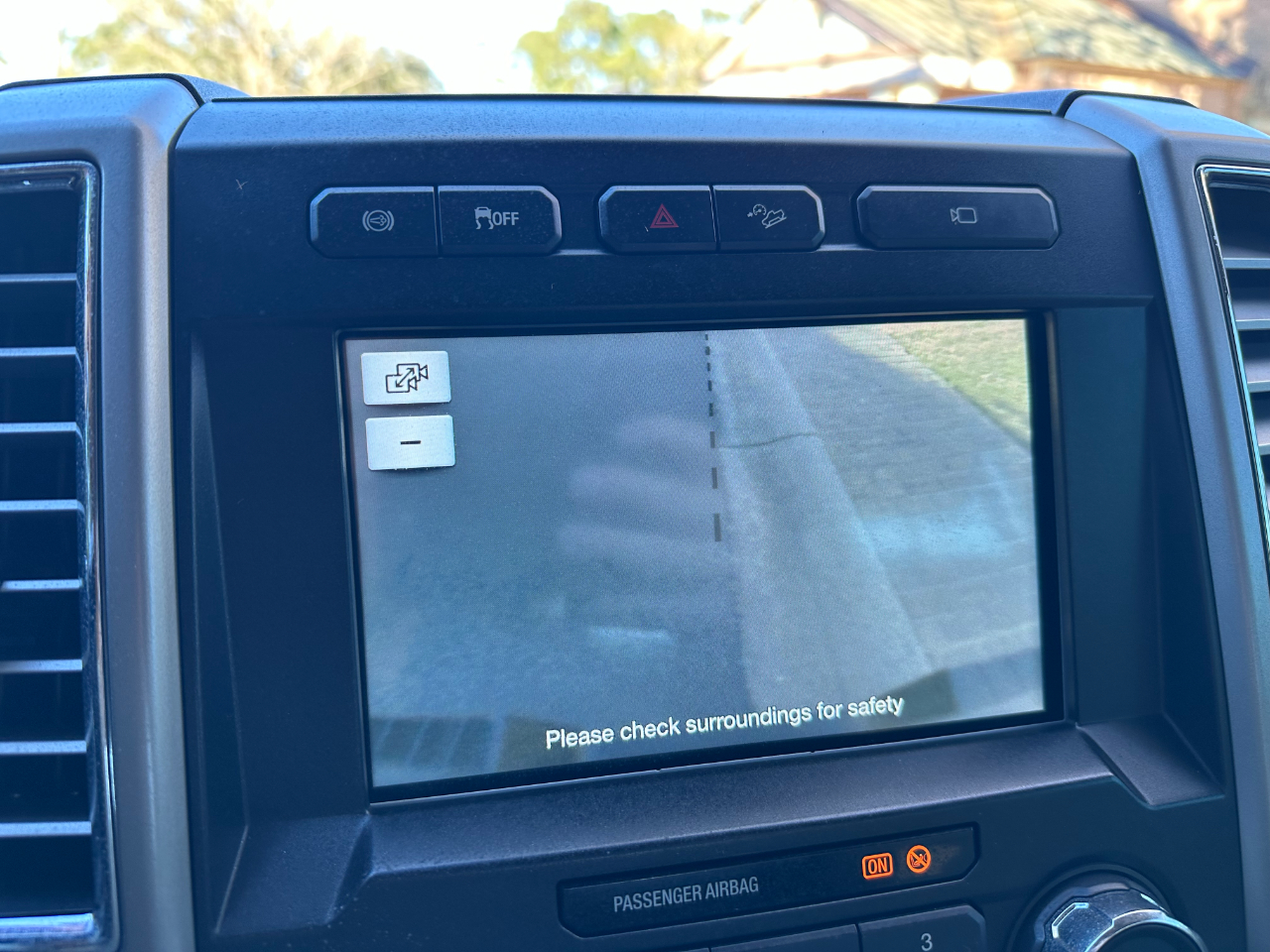 Ford Super Duty F-350 DRW Lariat 4WD Crew Cab 8' Box 2017