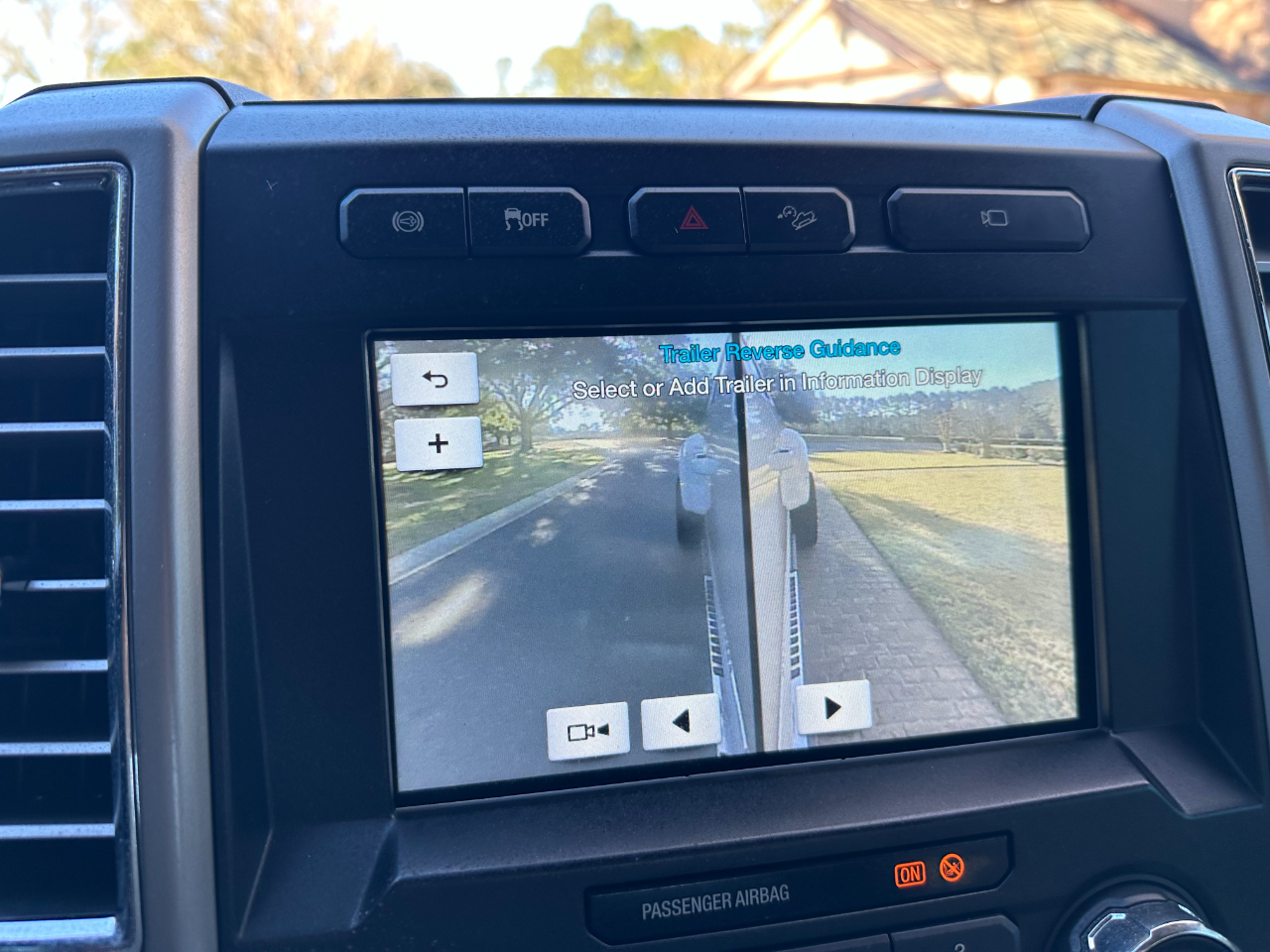 Ford Super Duty F-350 DRW Lariat 4WD Crew Cab 8' Box 2017