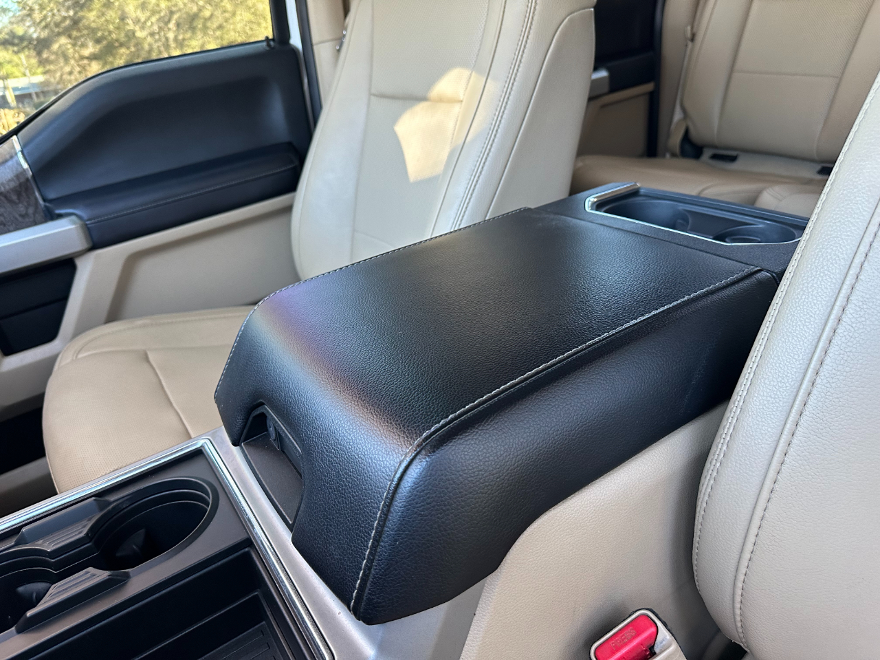 Ford Super Duty F-350 DRW Lariat 4WD Crew Cab 8' Box 2017