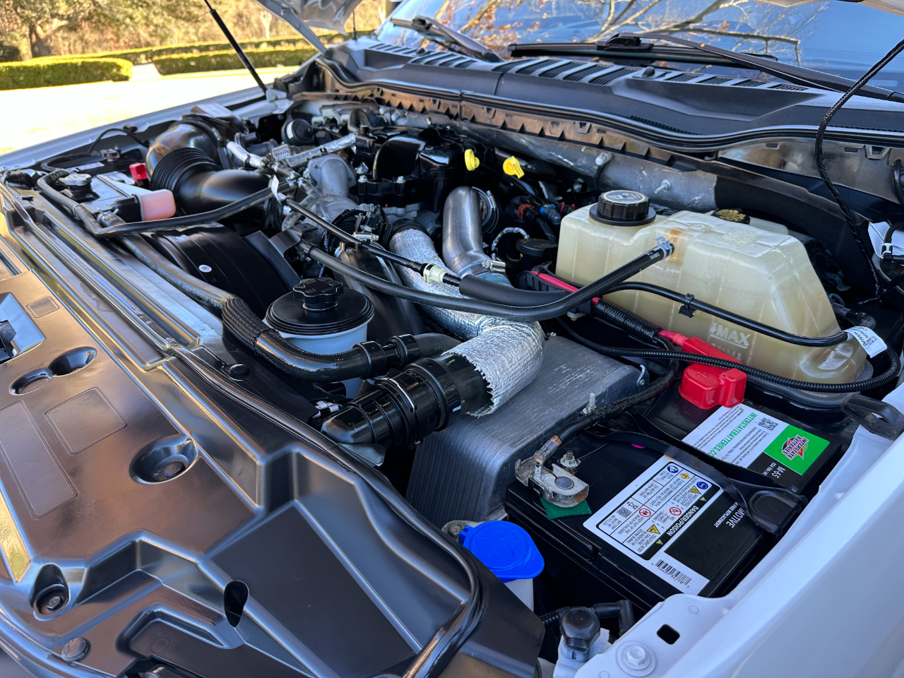 Ford Super Duty F-350 DRW Lariat 4WD Crew Cab 8' Box 2017