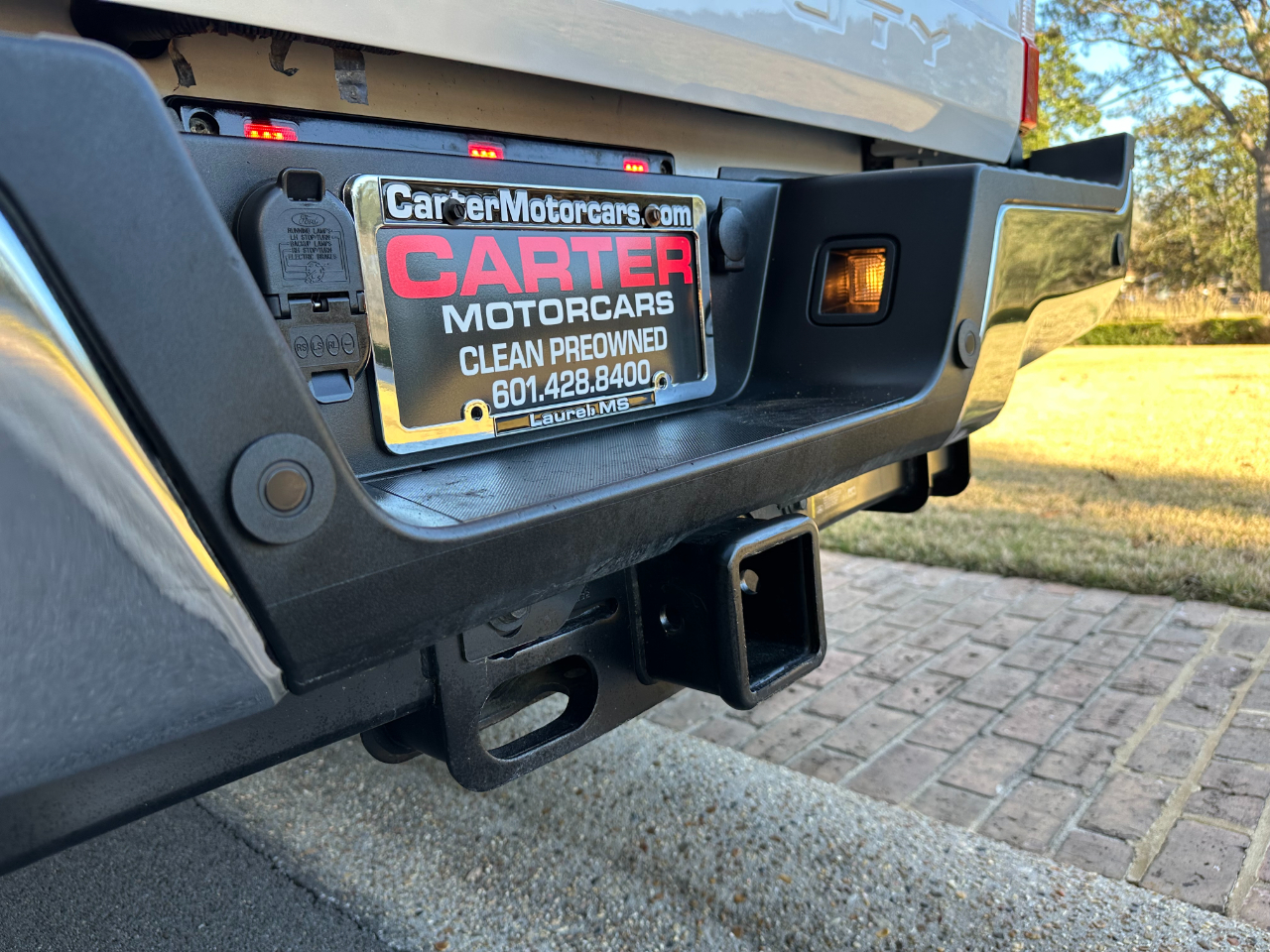 Ford Super Duty F-350 DRW Lariat 4WD Crew Cab 8' Box 2017