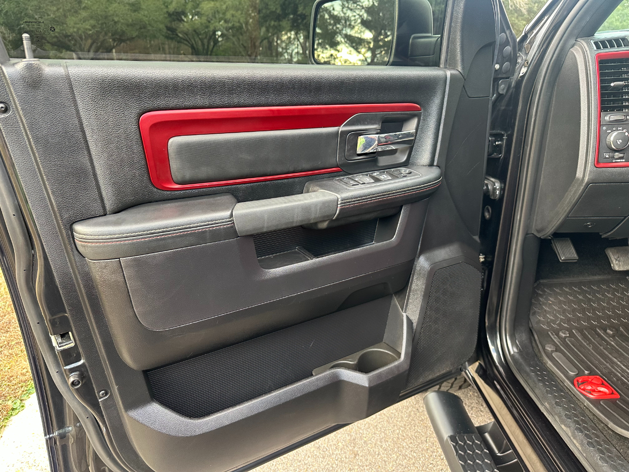 RAM 1500 4WD Crew Cab 140.5" Rebel 2016