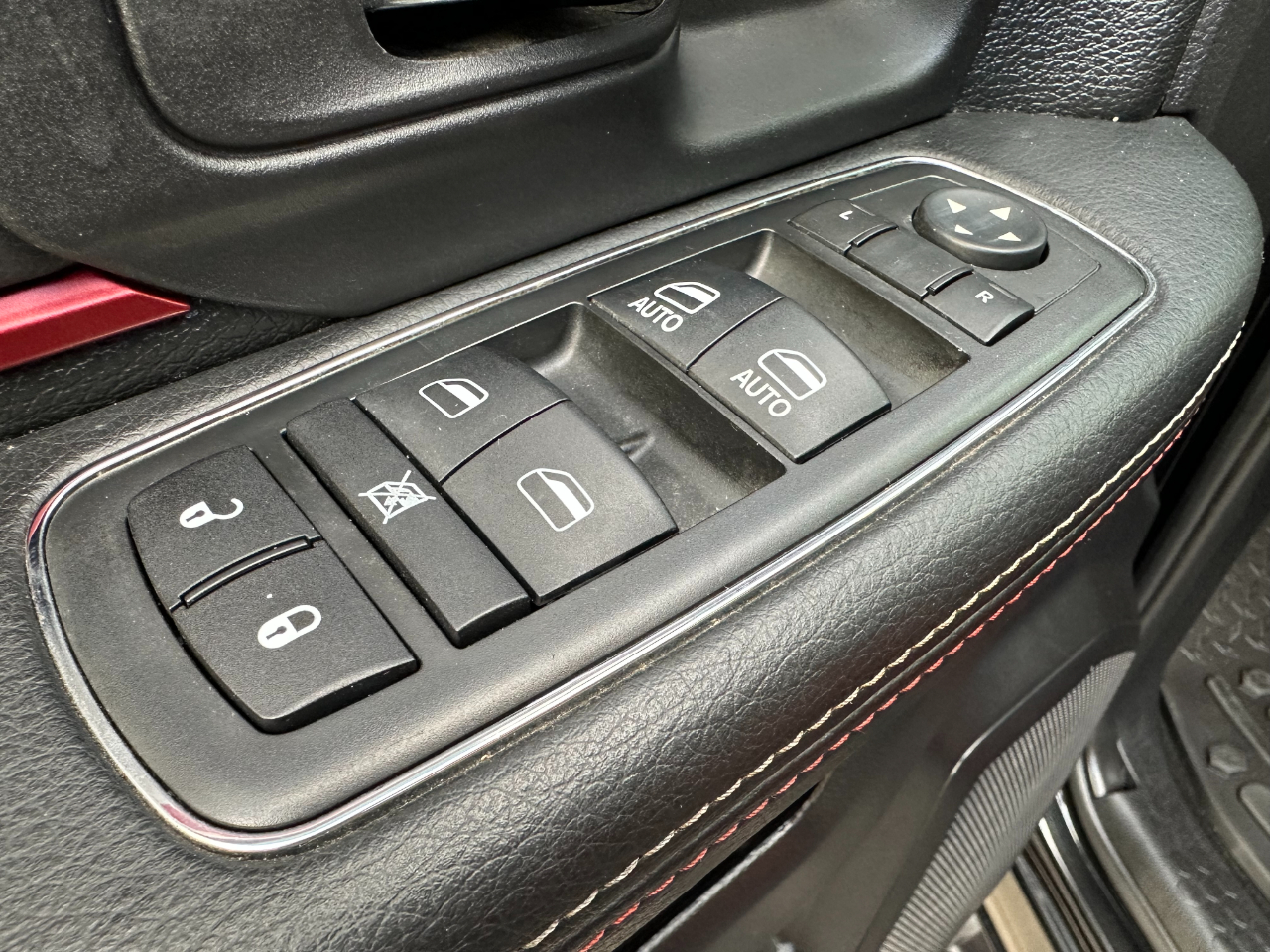 RAM 1500 4WD Crew Cab 140.5" Rebel 2016