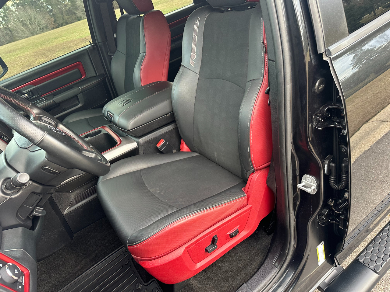 RAM 1500 4WD Crew Cab 140.5" Rebel 2016