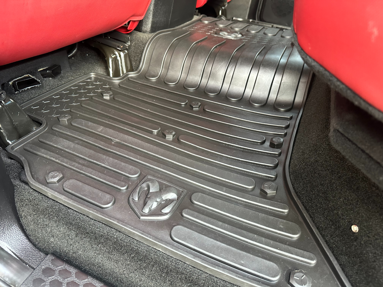 RAM 1500 4WD Crew Cab 140.5" Rebel 2016