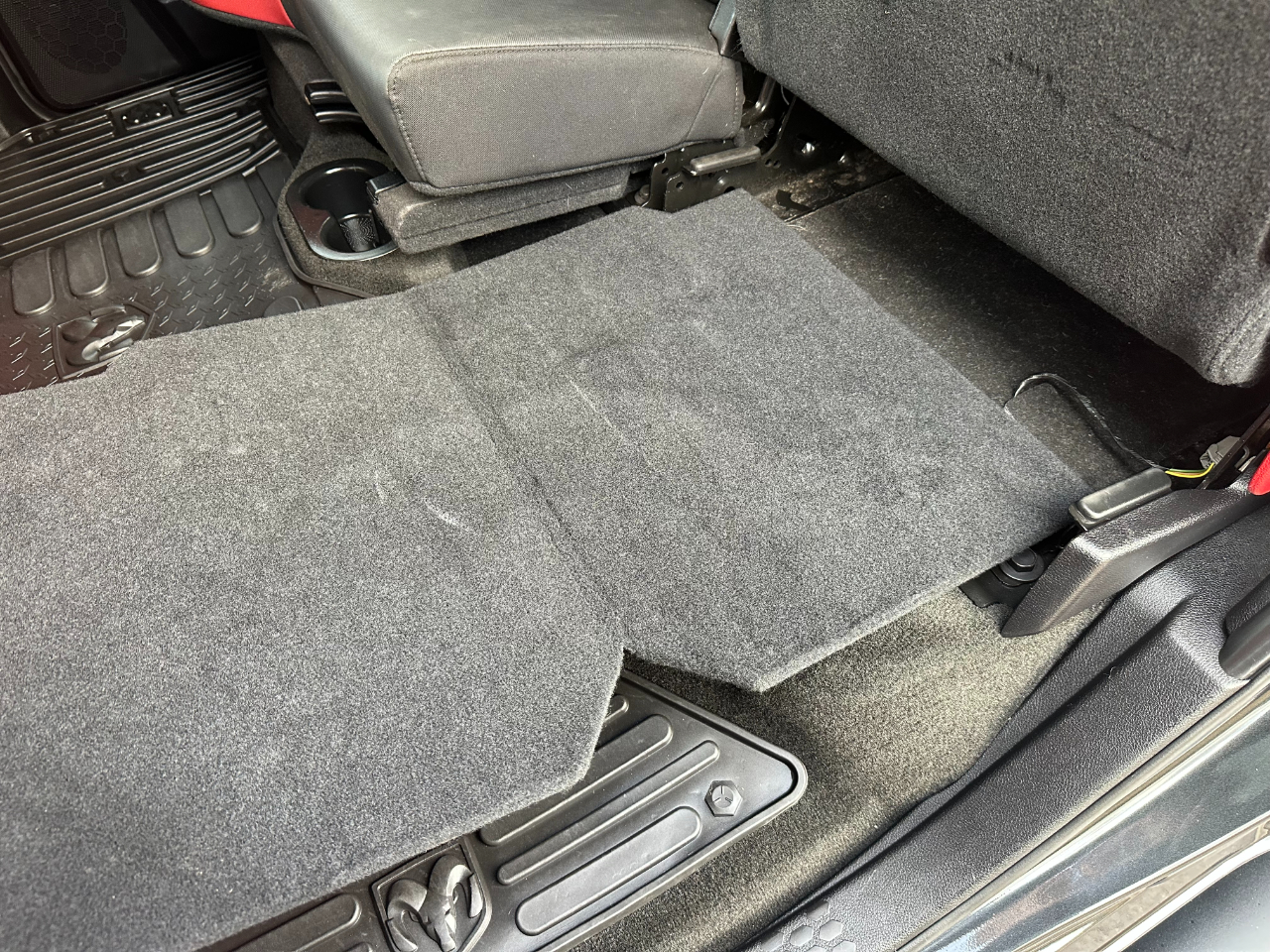 RAM 1500 4WD Crew Cab 140.5" Rebel 2016