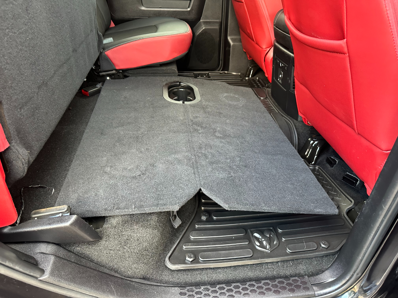 RAM 1500 4WD Crew Cab 140.5" Rebel 2016