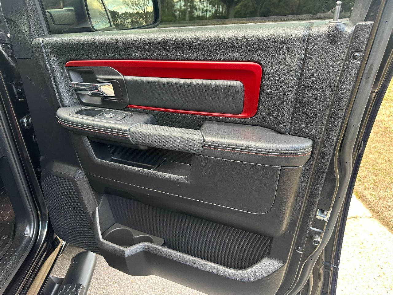 RAM 1500 4WD Crew Cab 140.5" Rebel 2016