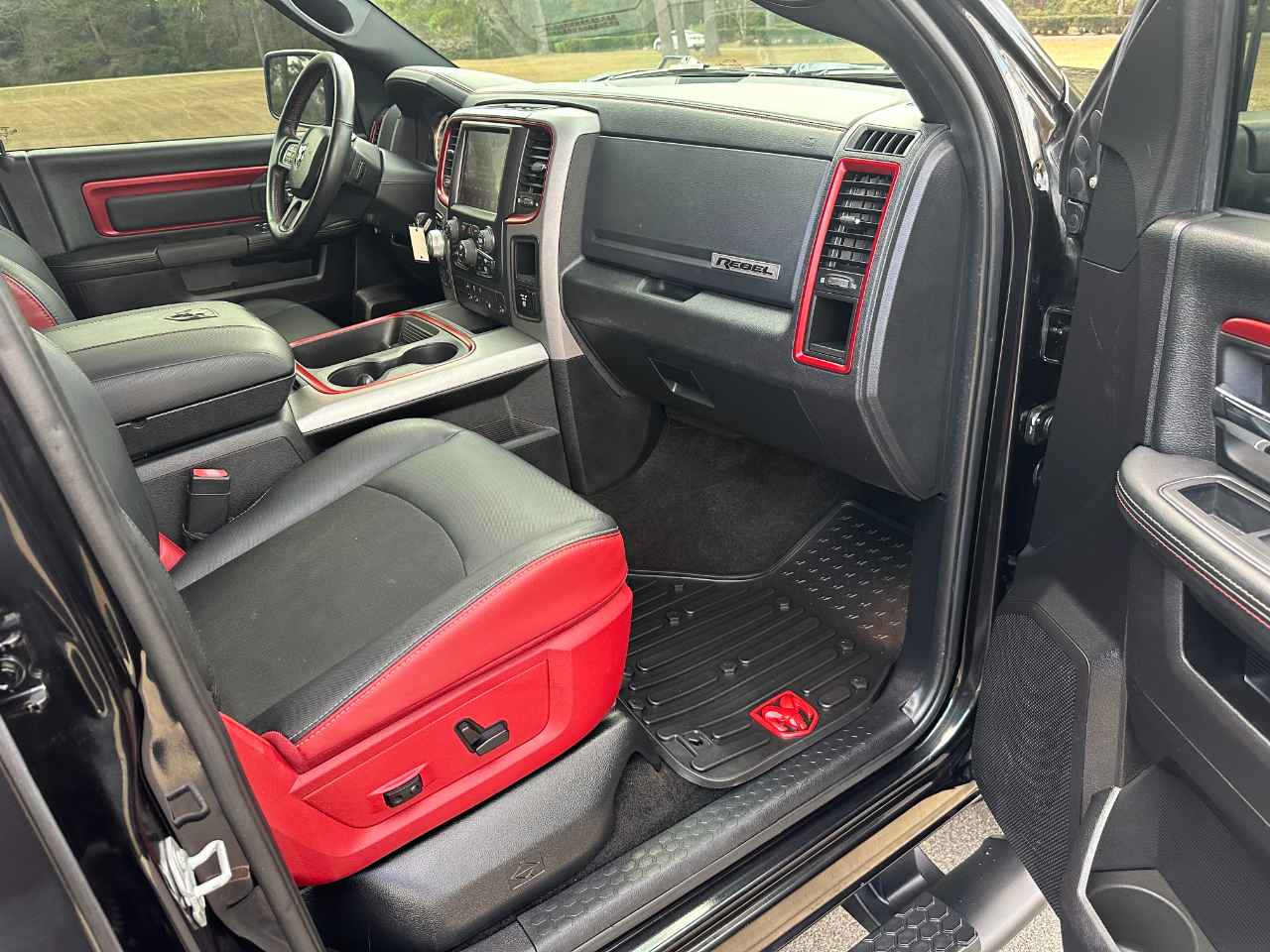 RAM 1500 4WD Crew Cab 140.5" Rebel 2016