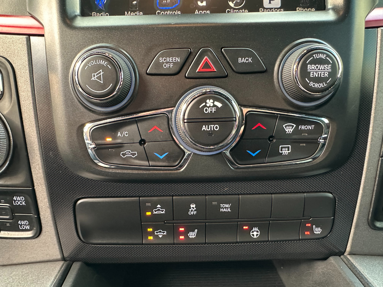 RAM 1500 4WD Crew Cab 140.5" Rebel 2016