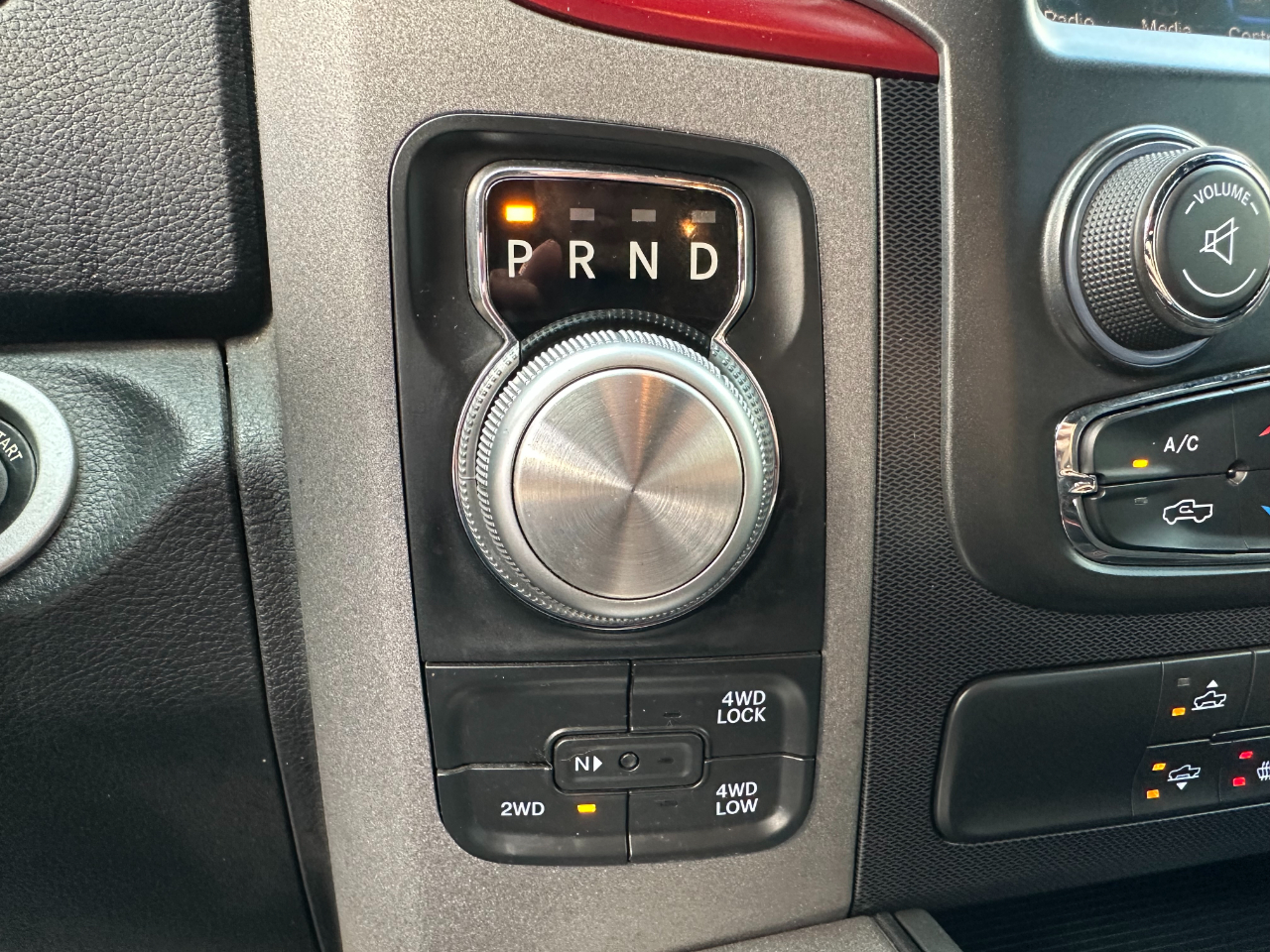 RAM 1500 4WD Crew Cab 140.5" Rebel 2016