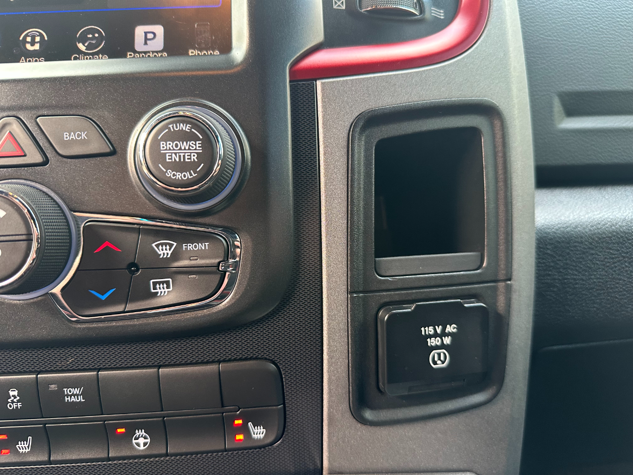 RAM 1500 4WD Crew Cab 140.5" Rebel 2016