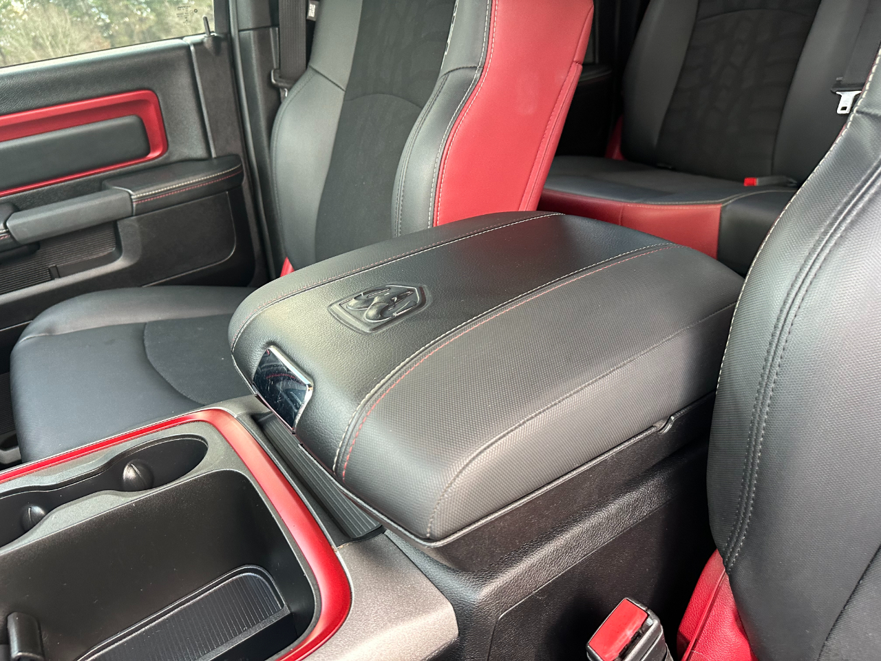 RAM 1500 4WD Crew Cab 140.5" Rebel 2016