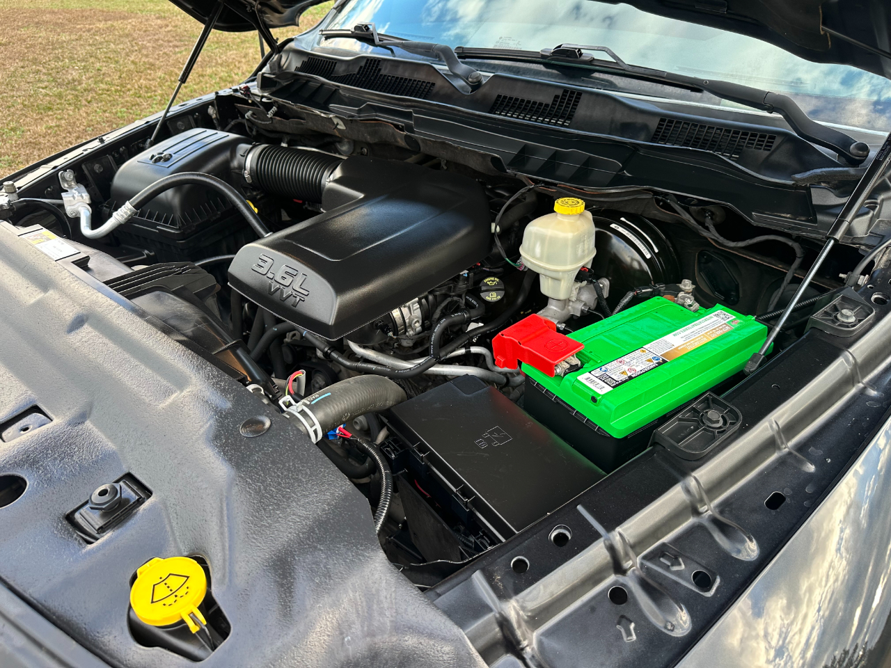 RAM 1500 4WD Crew Cab 140.5" Rebel 2016