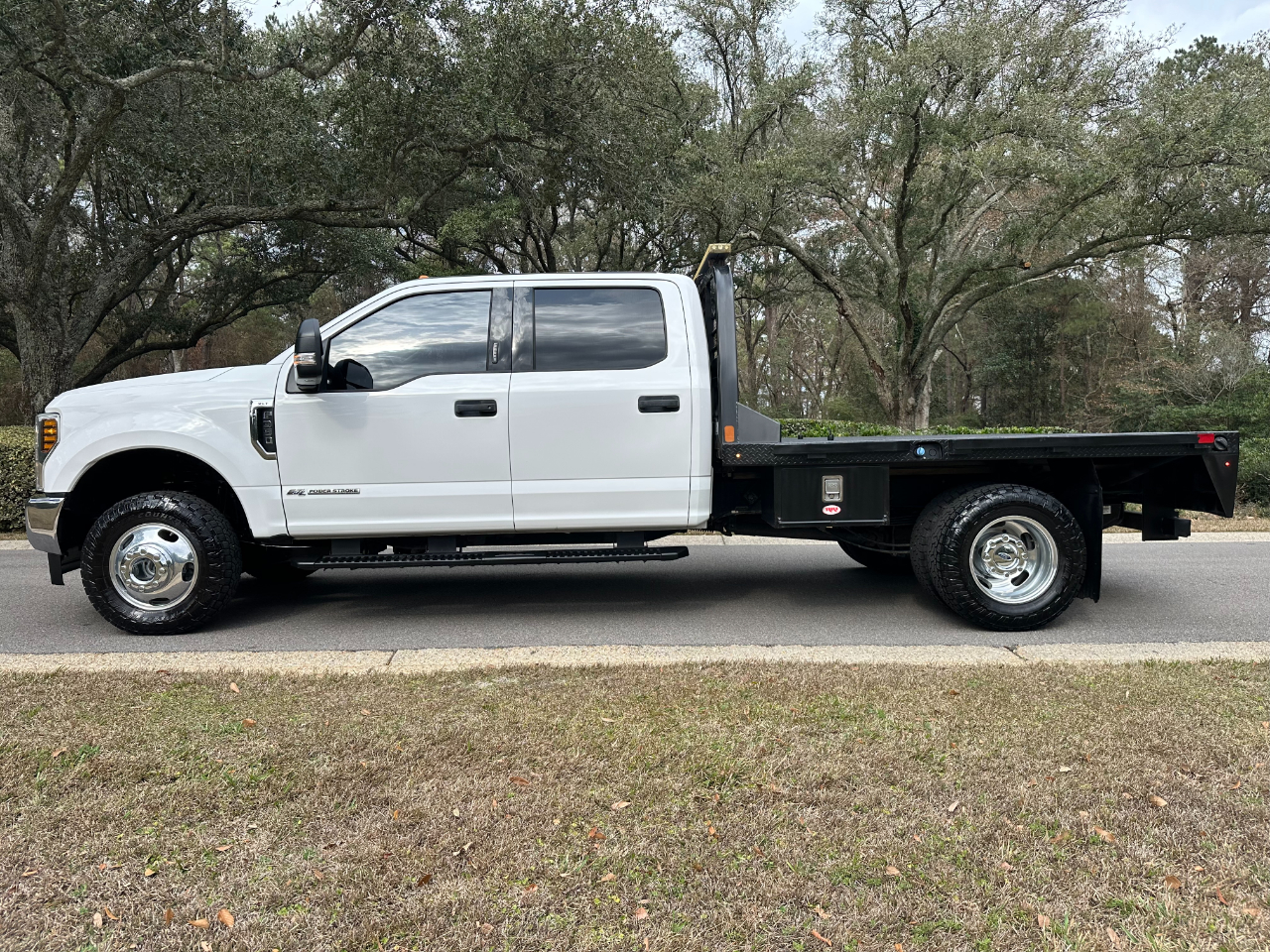Ford Super Duty F-350 DRW XLT 4WD Crew Cab 179" WB 60" CA 2019