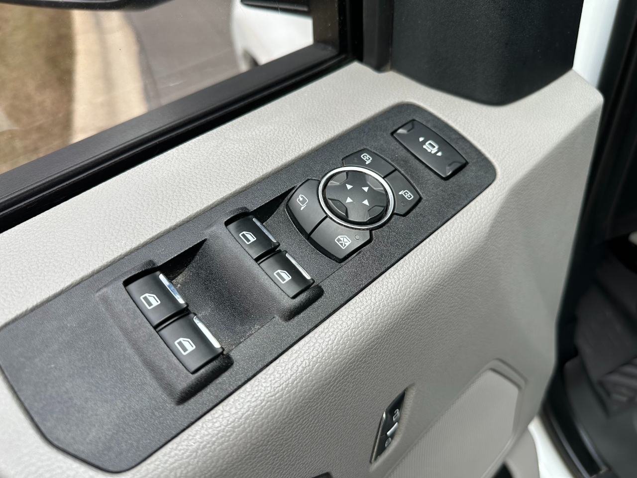 Ford Super Duty F-350 DRW XLT 4WD Crew Cab 179" WB 60" CA 2019