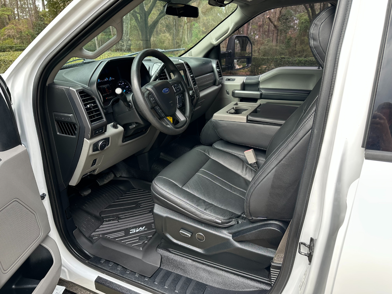 Ford Super Duty F-350 DRW XLT 4WD Crew Cab 179" WB 60" CA 2019