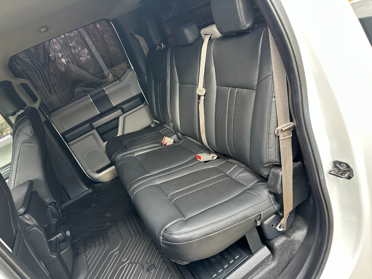 Ford Super Duty F-350 DRW XLT 4WD Crew Cab 179" WB 60" CA 2019