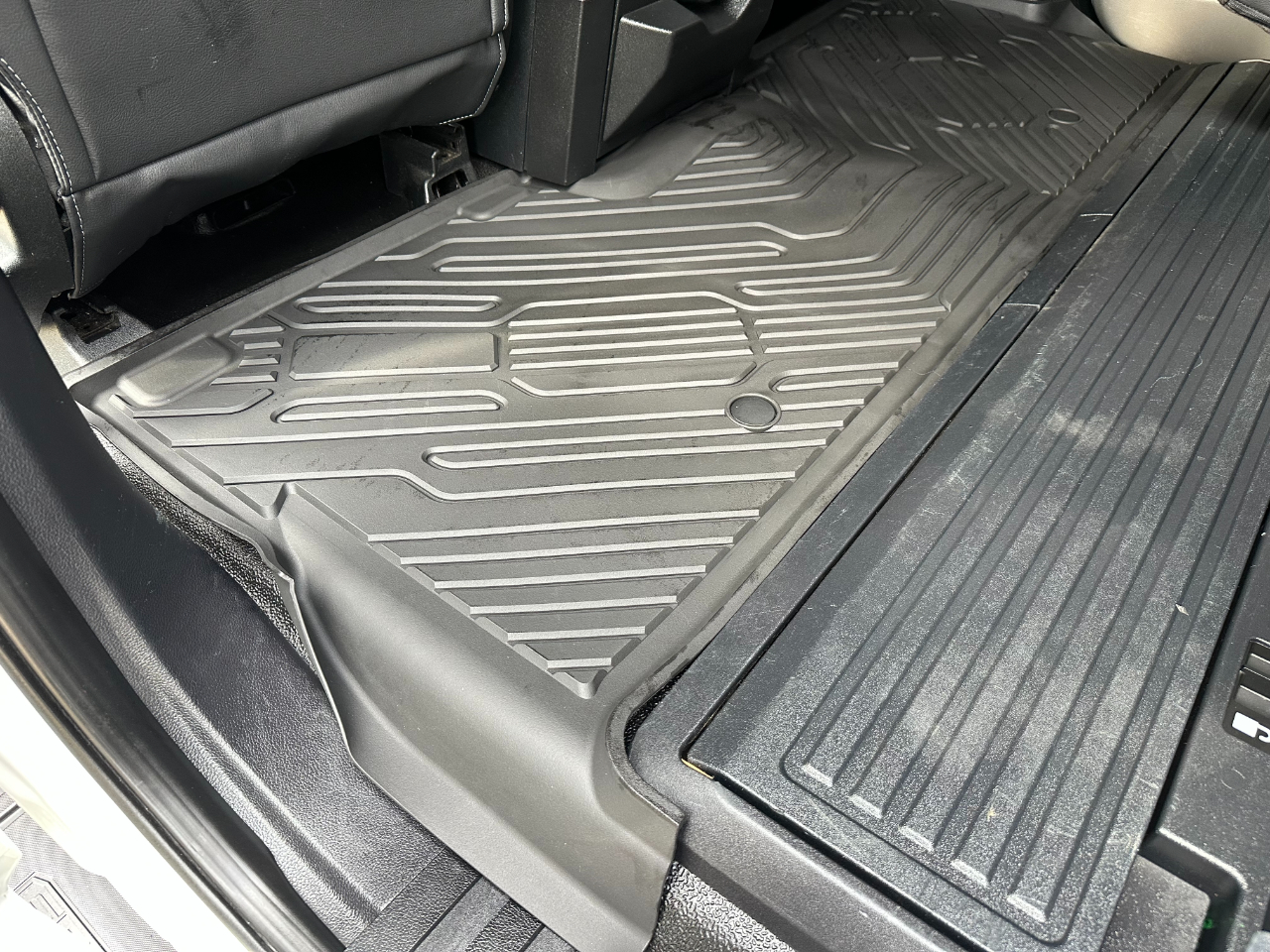 Ford Super Duty F-350 DRW XLT 4WD Crew Cab 179" WB 60" CA 2019