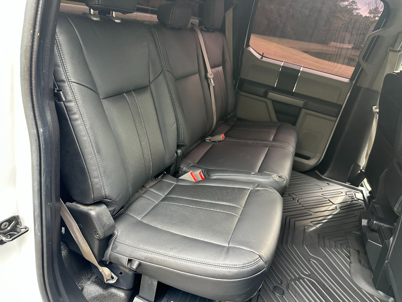 Ford Super Duty F-350 DRW XLT 4WD Crew Cab 179" WB 60" CA 2019