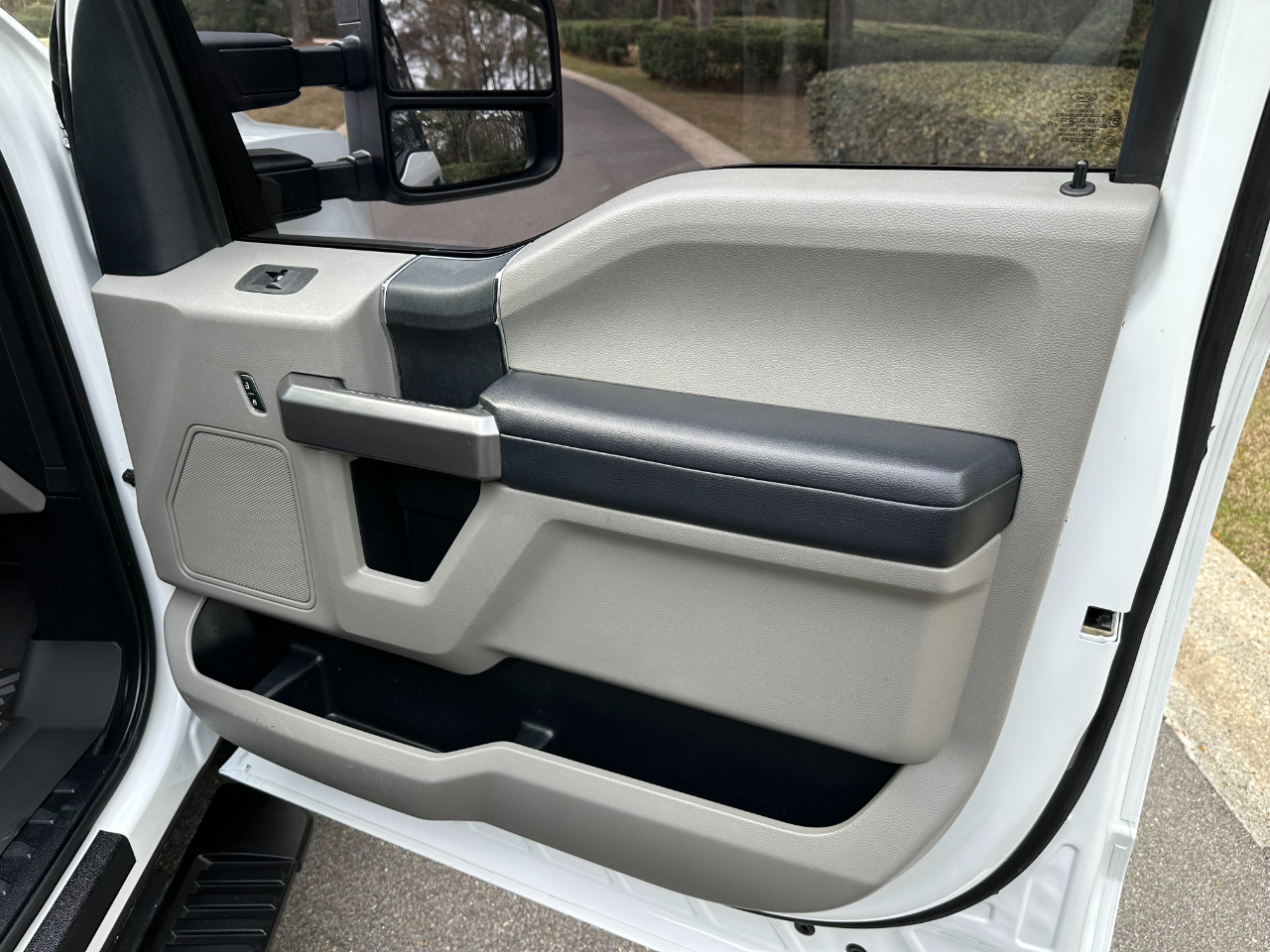 Ford Super Duty F-350 DRW XLT 4WD Crew Cab 179" WB 60" CA 2019