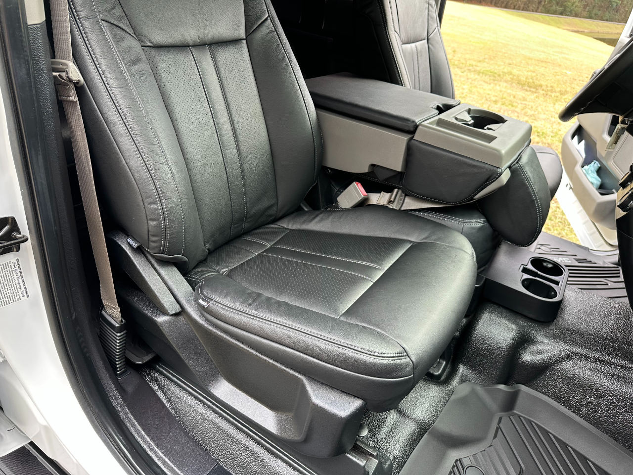 Ford Super Duty F-350 DRW XLT 4WD Crew Cab 179" WB 60" CA 2019