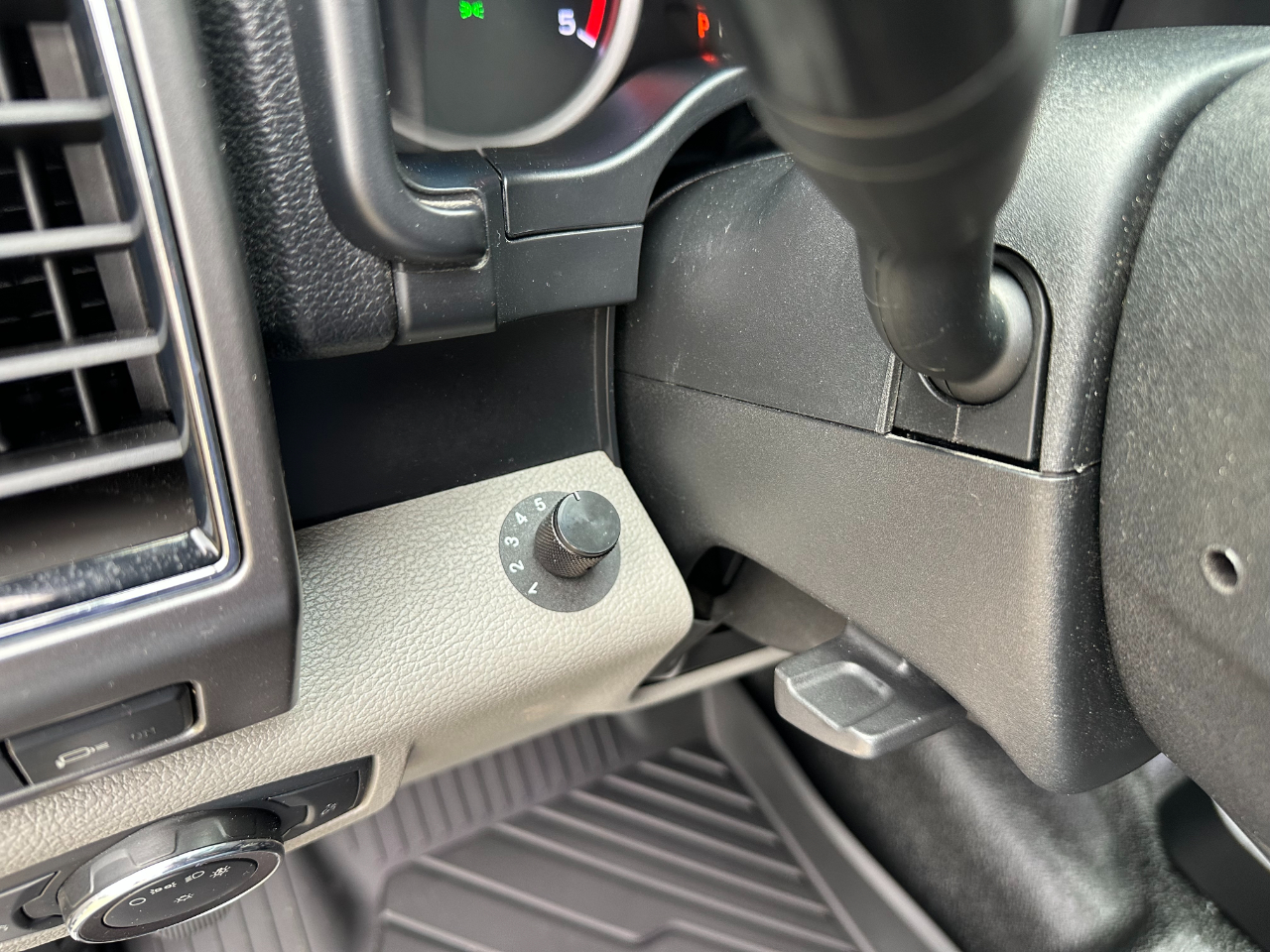 Ford Super Duty F-350 DRW XLT 4WD Crew Cab 179" WB 60" CA 2019