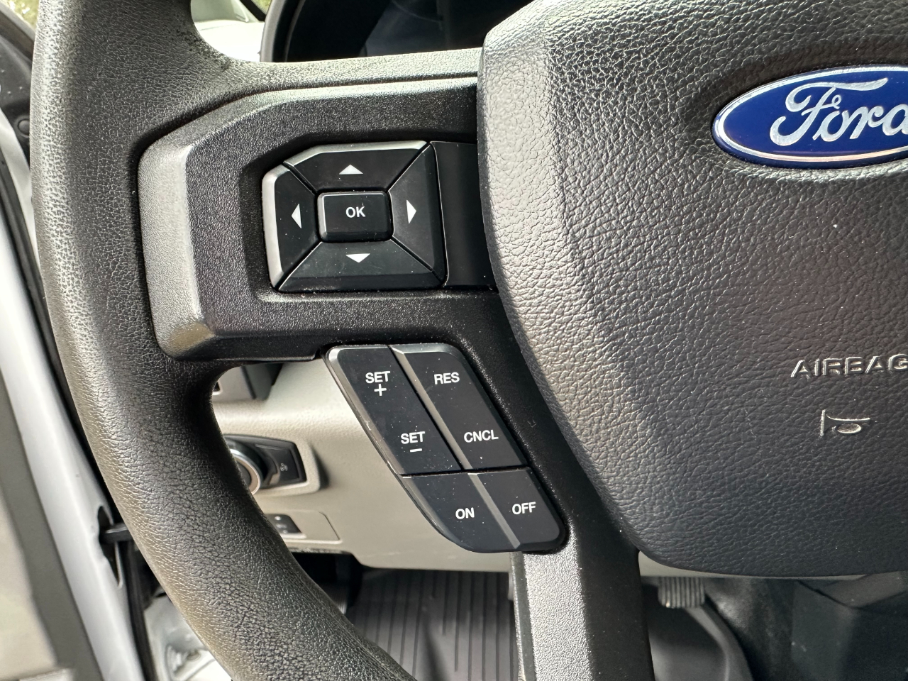 Ford Super Duty F-350 DRW XLT 4WD Crew Cab 179" WB 60" CA 2019