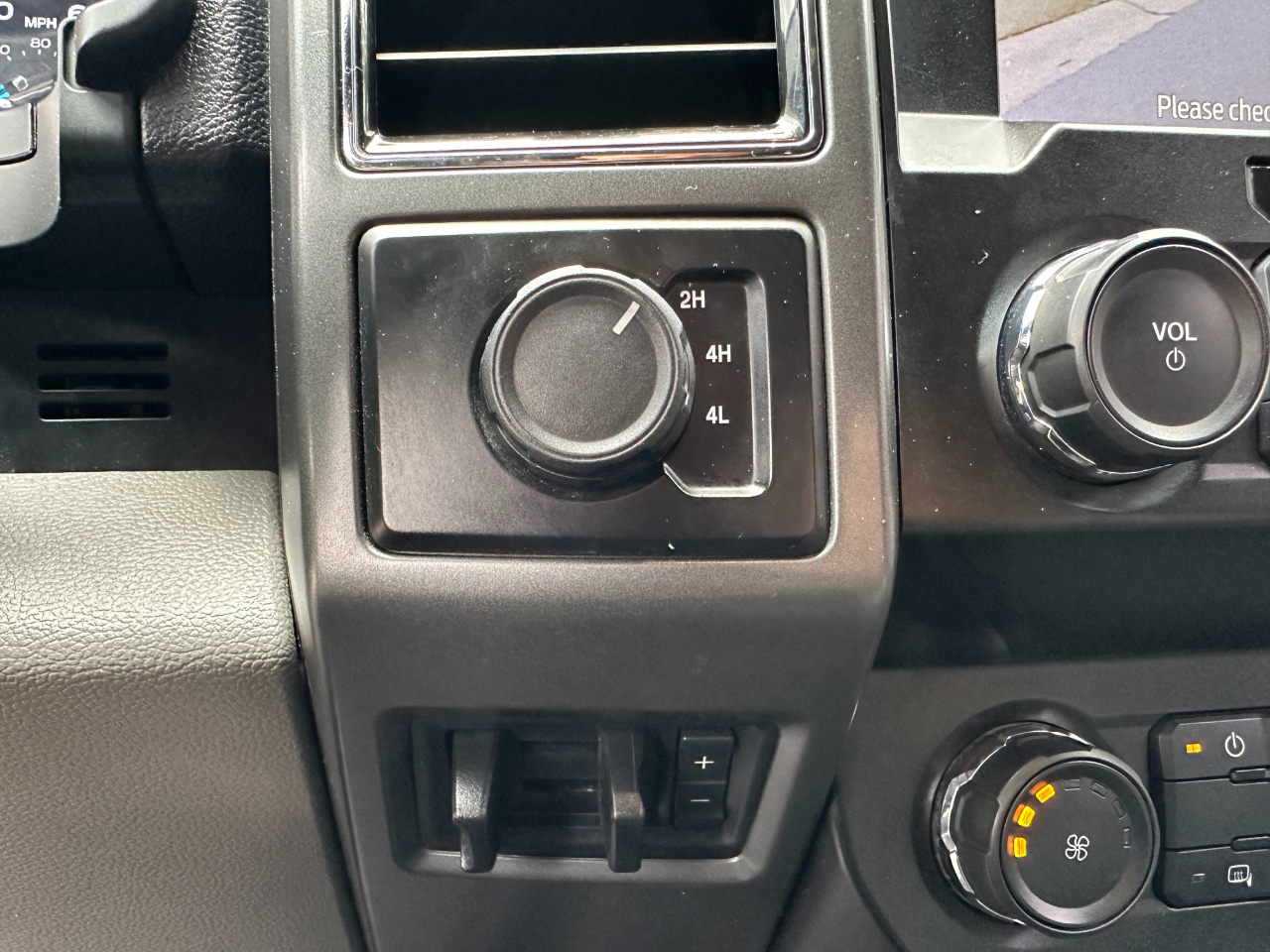 Ford Super Duty F-350 DRW XLT 4WD Crew Cab 179" WB 60" CA 2019