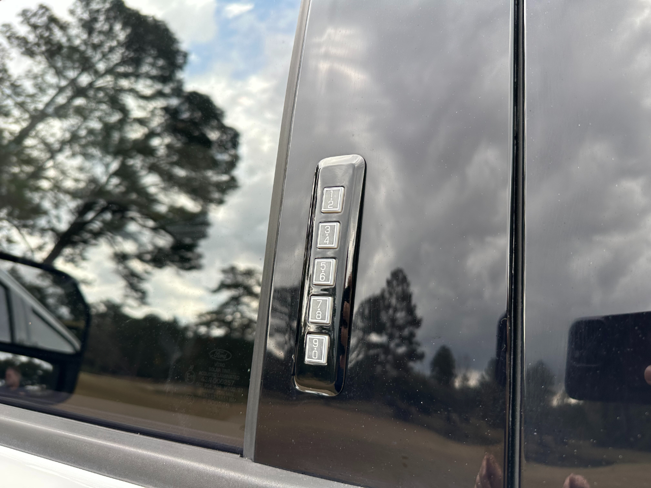 Ford Super Duty F-350 DRW XLT 4WD Crew Cab 179" WB 60" CA 2019