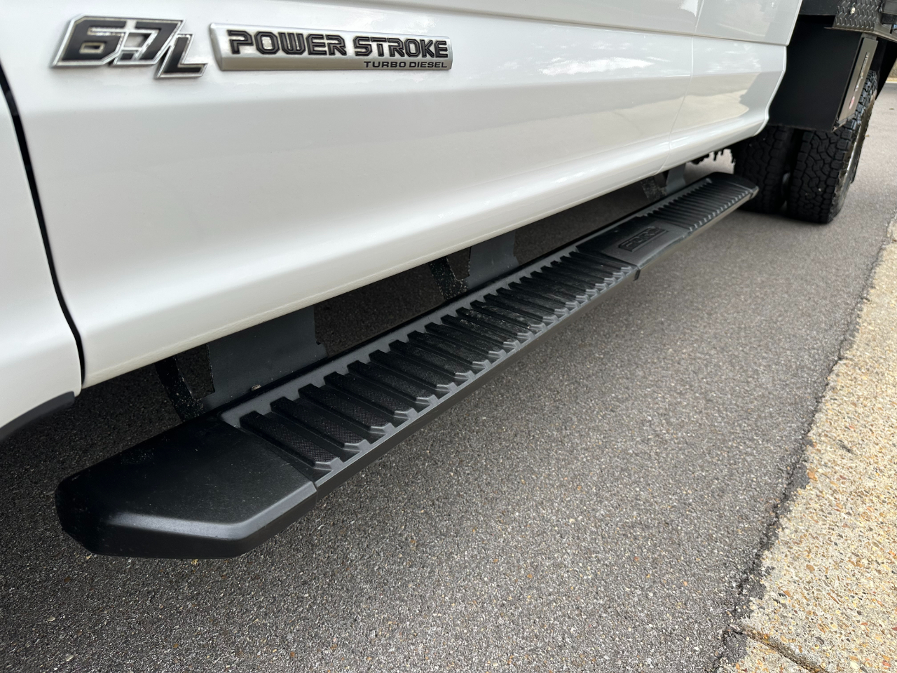 Ford Super Duty F-350 DRW XLT 4WD Crew Cab 179" WB 60" CA 2019